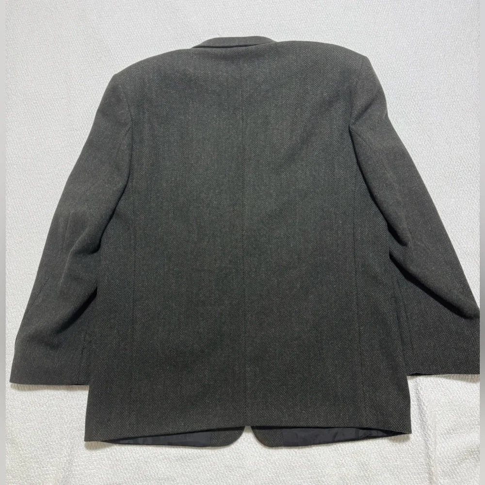Oleg Cassini two buttons